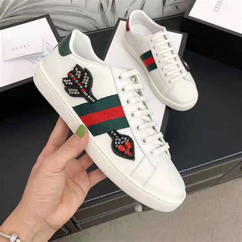 gucci ace embroidered sneaker arrow